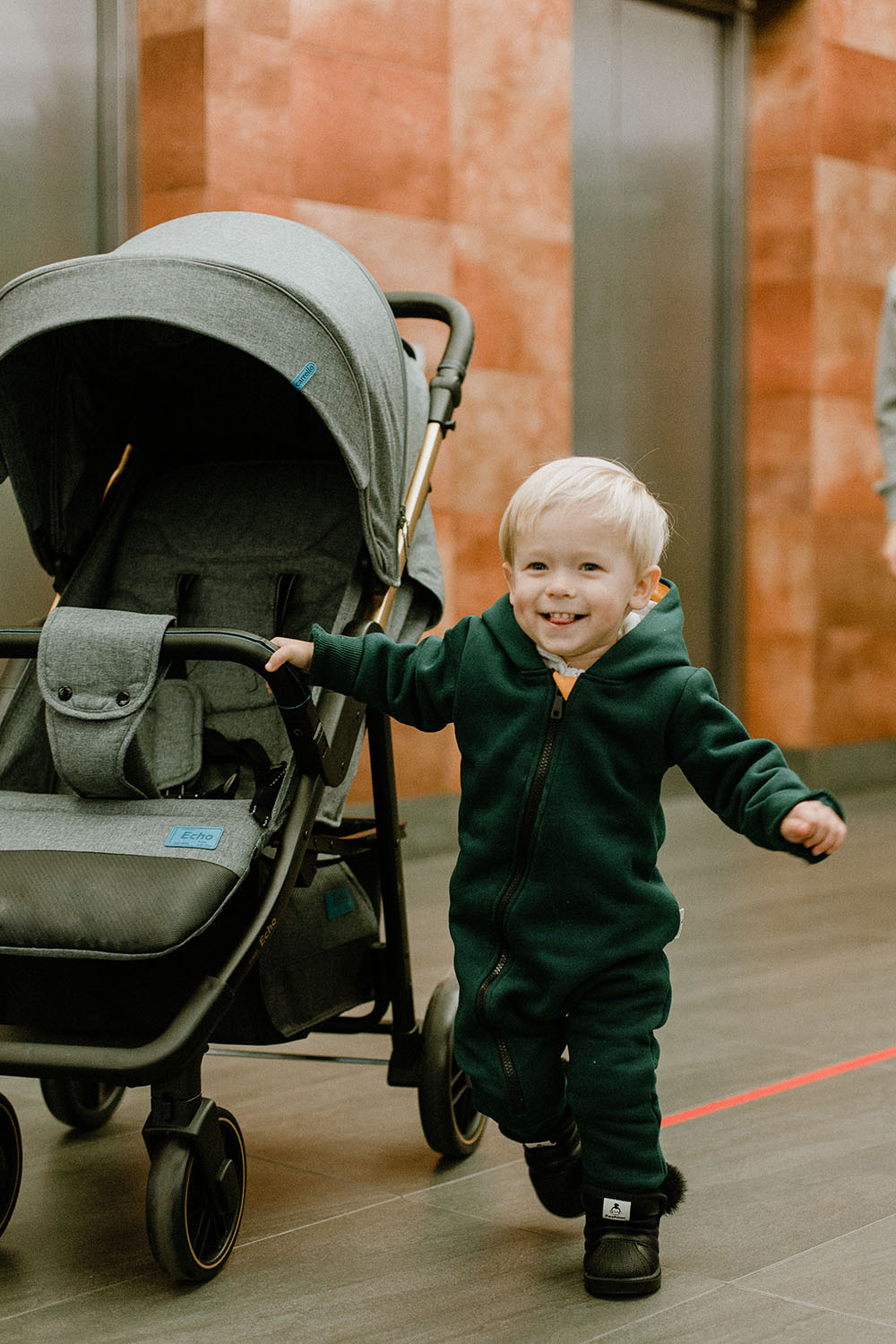 Jak nauczyć dziecko siedzieć, czołgać się i chodzić. Ściśle tajne